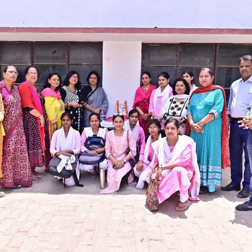 लखनऊ में महारानी अहिल्या बाई होलकर की 300वीं जयंती:खुन खुन जी महाविद्यालय में प्राचार्या और स्टाफ ने नमन किया
