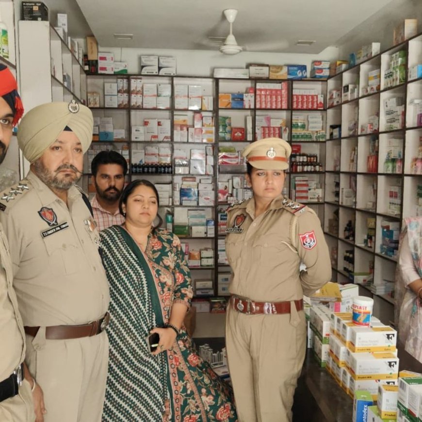 अबोहर मे मेडिकल स्टोर पर छापेमारी:पुलिस ने 6 दुकानों की जांच की, डीएसपी बोले-प्रतिबंधित दवाएं बेचने पर होगी कार्रवाई