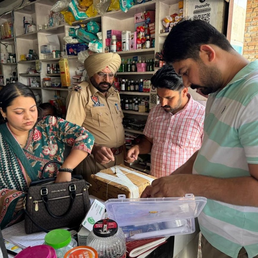 फाजिल्का में मेडिकल स्टोर पर रेड:केमिस्ट एसोसिएशन बोला- बेवजह परेशान किया जा रहा, शहर बंद करने की चेतावनी दी