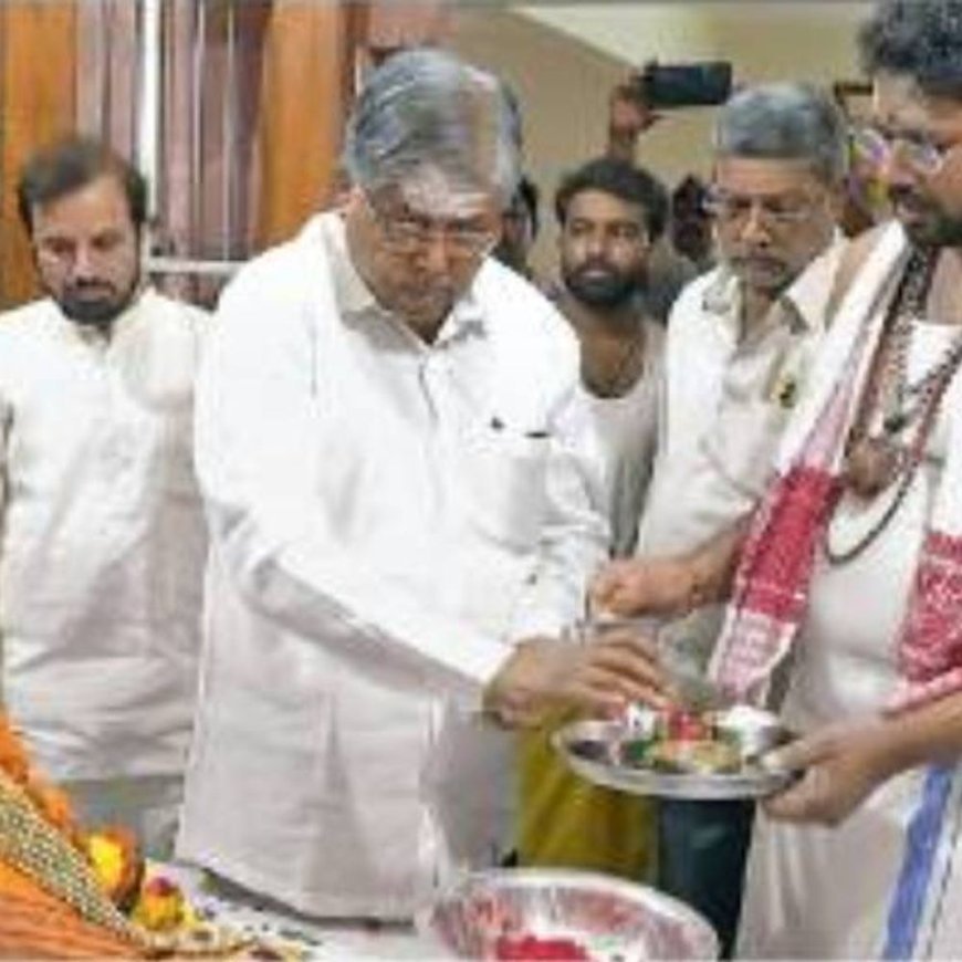 गुरू ईश्वरानंद महास्वामींच्या समाधी स्थळास अभिवादन:चंद्रकांत पाटील आमदार, नेत्यांच्या घरी, भाजपच्या स्थानिक नेत्यांमध्ये नाराजी