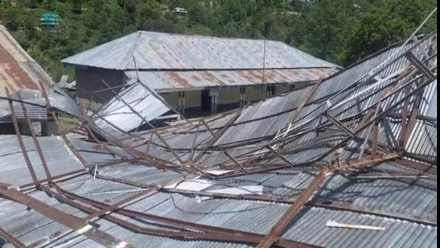 Poonch News: आंधी से उड़ी हाई स्कूल गाडियां की छत, इमारत भी क्षतिग्रस्त