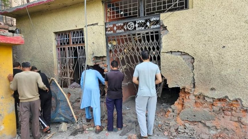 J&K: ऑपरेशन सिंदूर के बाद पुंछ में पाकिस्तानी गोलीबारी से प्रभावित घरों को सेना की मदद, मुलाकत कर दिया राशन