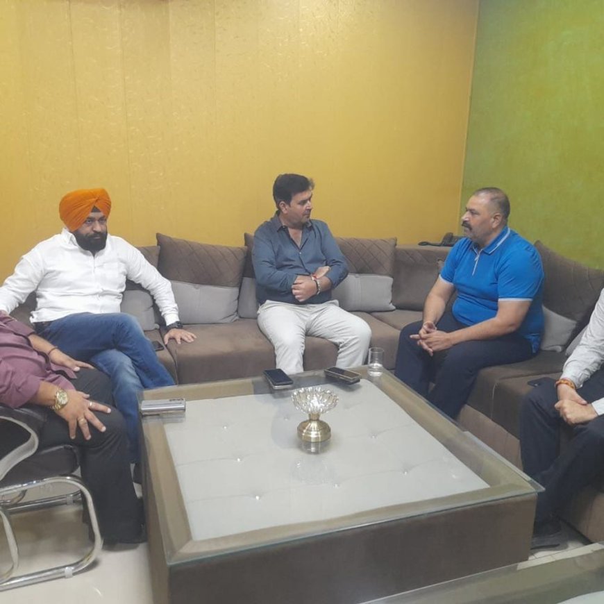 सिटी की 58 सड़कों को कॉमर्शियल घोषित करने को लेकर मेयर से मिले रिंकू
