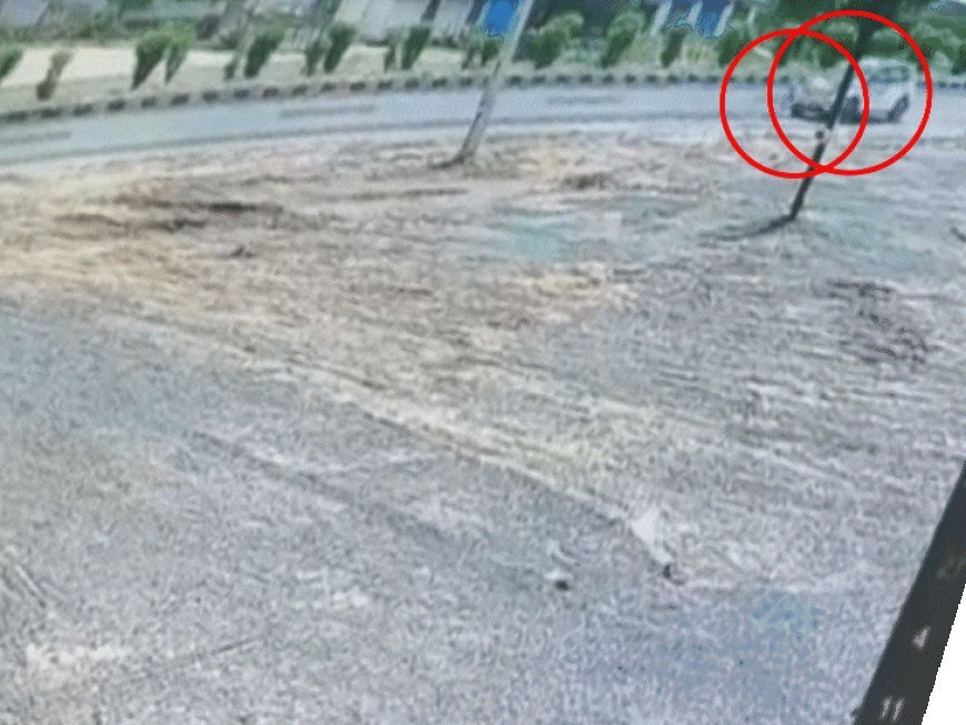 अहमदाबाद में तेज रफ्तार कार खड़े ट्रक से टकराई:मध्यप्रदेश के इंदौर से अहमदाबाद आ रहे थे चार दोस्त, एक की मौके पर मौत; तीन गंभीर