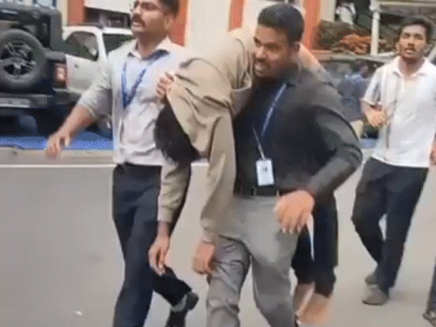 RCB की जीत के जश्न में भगदड़ की 22 PHOTOS:धक्का-मुक्की बढ़ी तो लोग एक-दूसरे पर चढ़ते गए; घायलों को गोद में, कंधों पर उठाकर अस्पताल पहुंचाया