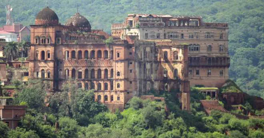 CM Omar Abdullah reviews restoration of Mubarak Mandi heritage