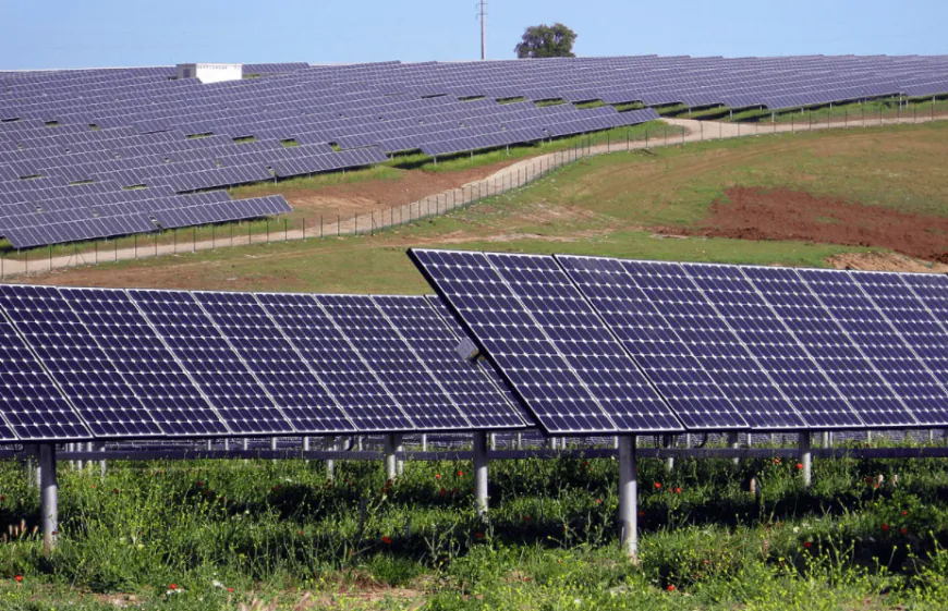 CM Omar Abdullah orders speeding execution of hydro, solar power projects
