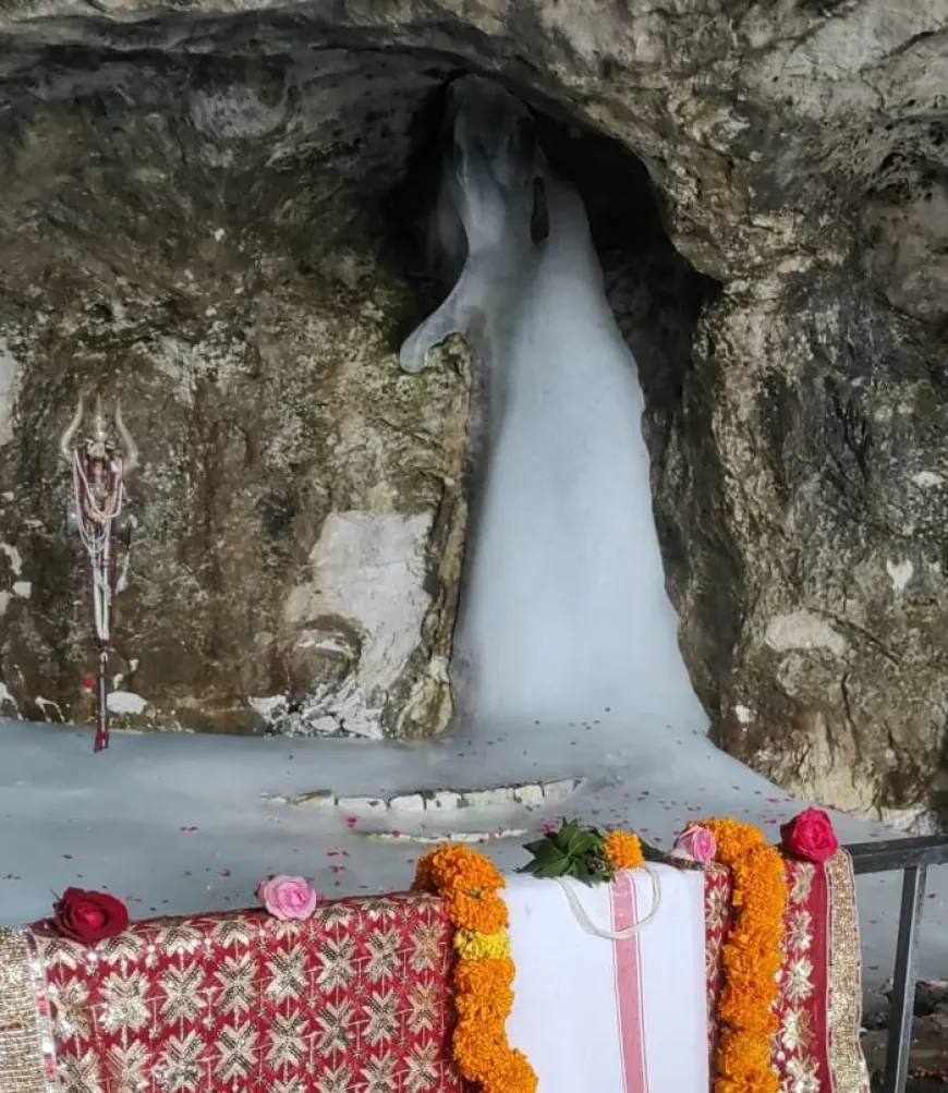 Traditional rituals of Chhari Mubarak held at Srinagar’s Sharika Bhawani temple