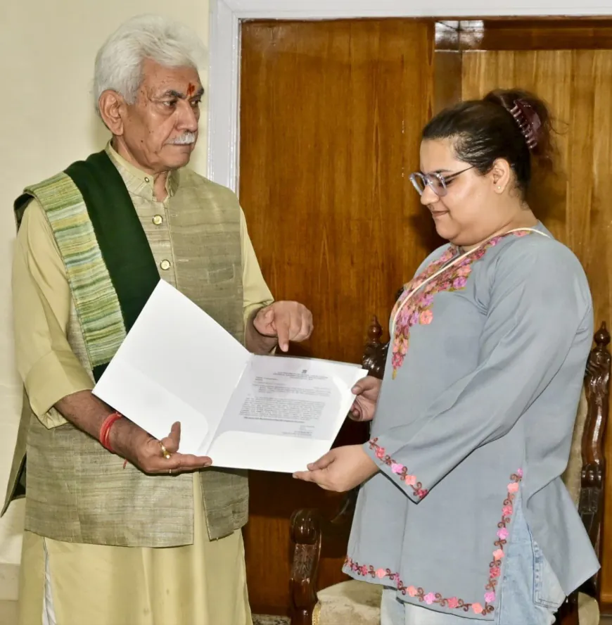LG Sinha hands over job assurance letter to martyred Thapa’s daughter