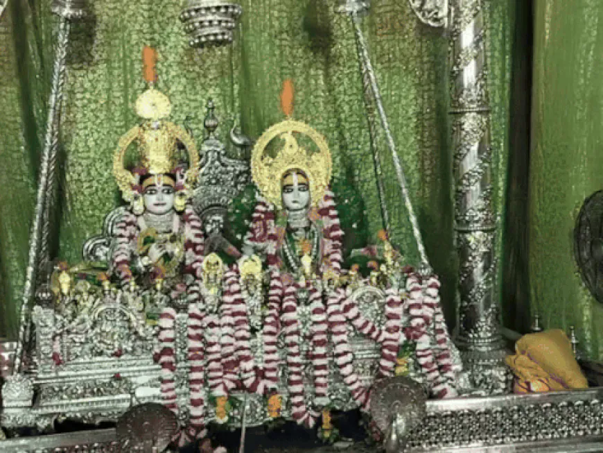 झूला धीरे से झुलावो झुकि आई बदरा ...:अयोध्या के 100 से ज्यादा मंदिरों में झूलनोत्सव की बहार, सोने-चांदी के दिव्य झूलों पर विराजमान हैं भगवान