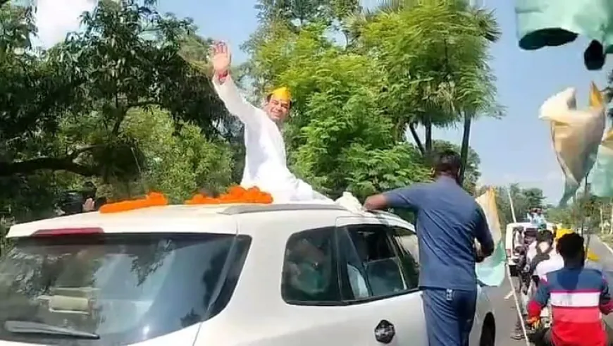Bihar Election 2025: महुआ पहुंचे तेज प्रताप यादव, मंदिर में की पूजा; जनसंवाद से फिर सक्रियता के संकेत