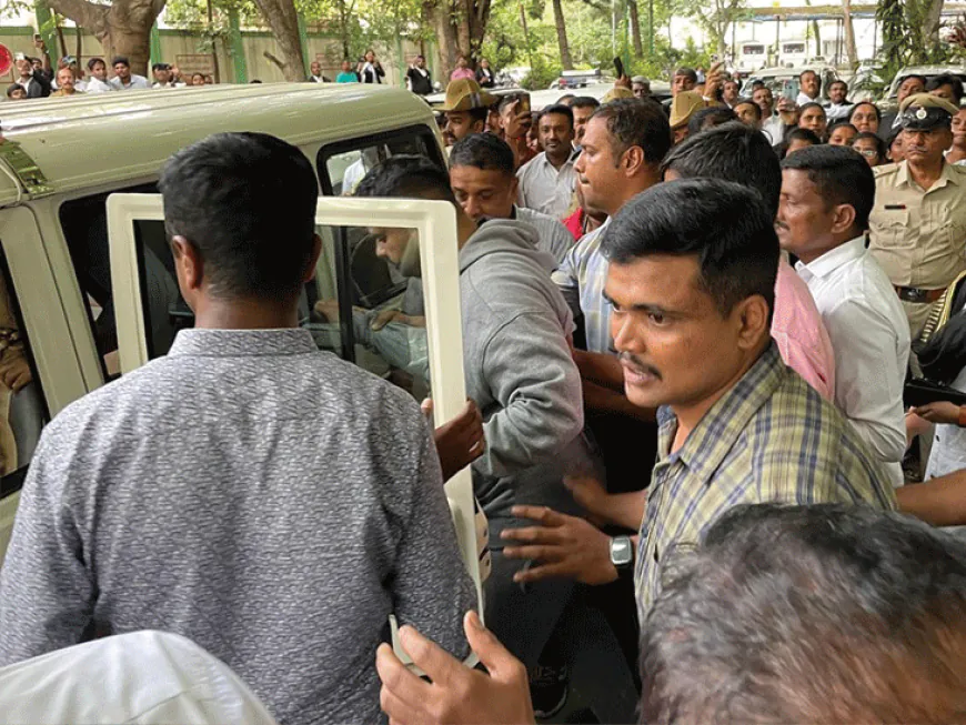 प्रज्वल रेवण्णाला बलात्कार प्रकरणात जन्मठेप:न्यायालयाने काल माजी पंतप्रधानांच्या नातवाला दोषी ठरवले होते; मोलकरणीचे शोषण केले होते