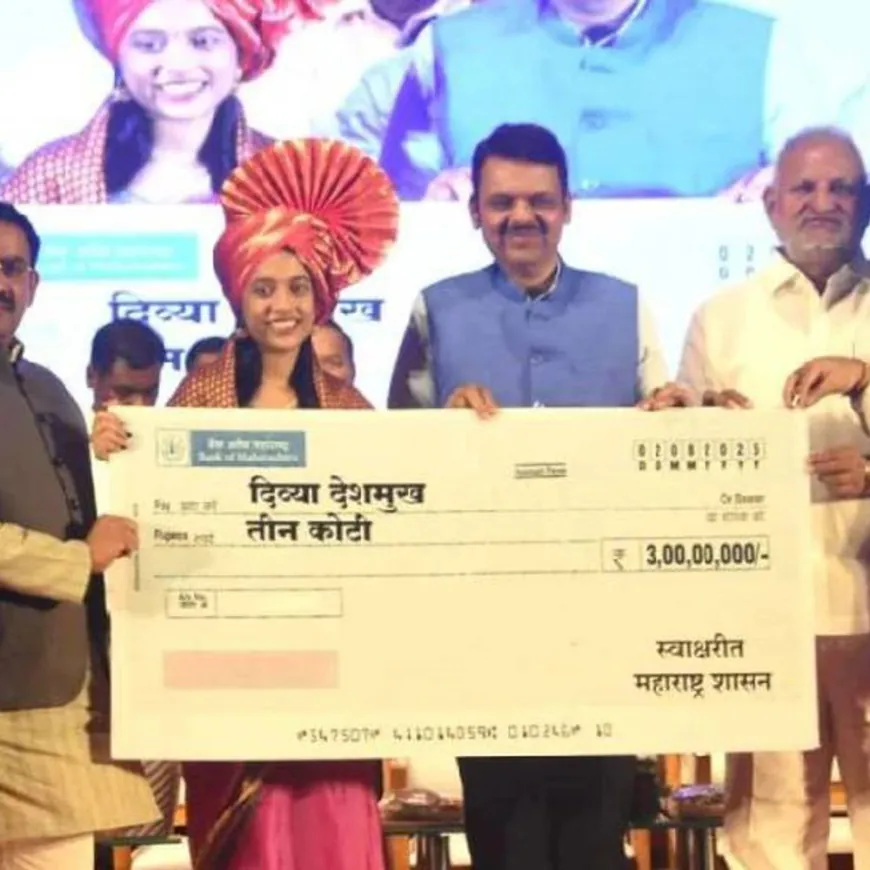 दिव्या देशमुखला शासनाचे 3 कोटींचे बक्षीस:आम्ही बुद्धीबळ खेळतो, पण राजकारणात, सत्कार समारंभात मुख्यमंत्र्यांचे मिश्किल विधान