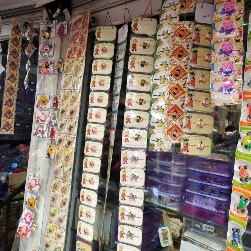 तयारी उत्सवाची:रक्षाबंधनसाठी आता डोरेमोन, मल्टी कलर, मिकी माऊस राख्या बाजारात; मागणी वाढली