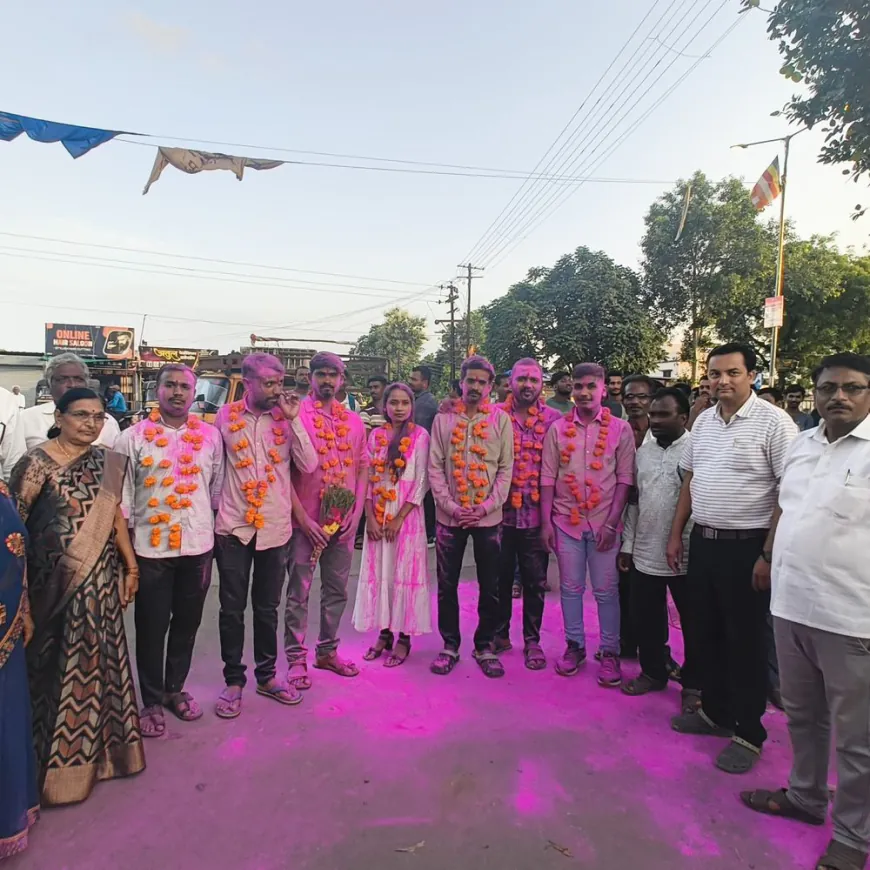 पुसला येथील आठ जण विद्युत सहाय्यक‌पदी:निवड झालेल्या युवकांची गावातून भव्य मिरवणूक; मान्यवरांकडून खास गौरव