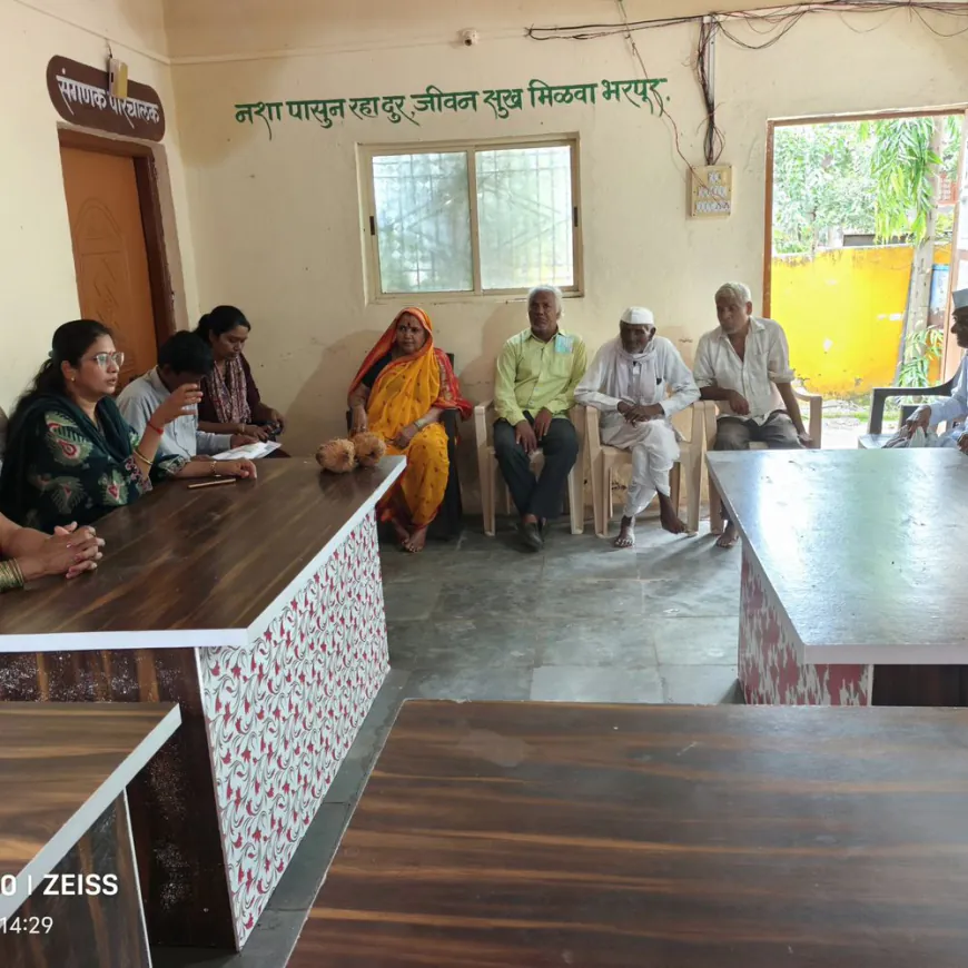 महसूल सप्ताह निमित्त फुलंब्री तालुक्यात सामाजिक उपक्रम:विद्यार्थ्यांनी जाणून घेतली कामकाजाची माहिती