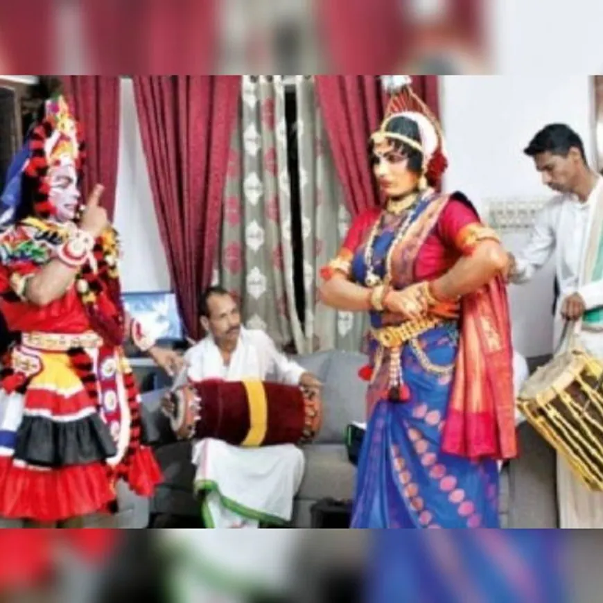 जेव्हा प्रेक्षक थिएटरमध्ये येत नव्हते तेव्हा लोकांच्याच घरांना रंगमंच बनवले:आता मंगळुरू, गोकर्ण, उडुपीसारख्या शहरांमध्ये घरात यक्षगान सादर केले जाते
