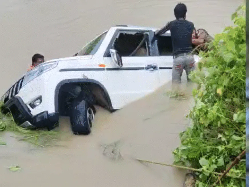 उत्तर प्रदेशातील गोंडा येथे बोलेरो कालव्यात पडली:11 जणांचा बुडून मृत्यू, सर्वजण पृथ्वीनाथ मंदिरात जल अर्पण करण्यासाठी जात होते