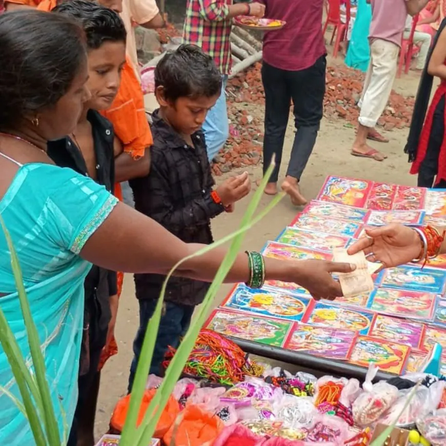 सावन के सोमवार पर रिमझिम बारिश में बढ़ा शिवभक्ति का:देवरिया के शिवालयों में सुबह 4 बजे से उमड़े श्रद्धालु, हर-हर महादेव का गूंजा जयघोष