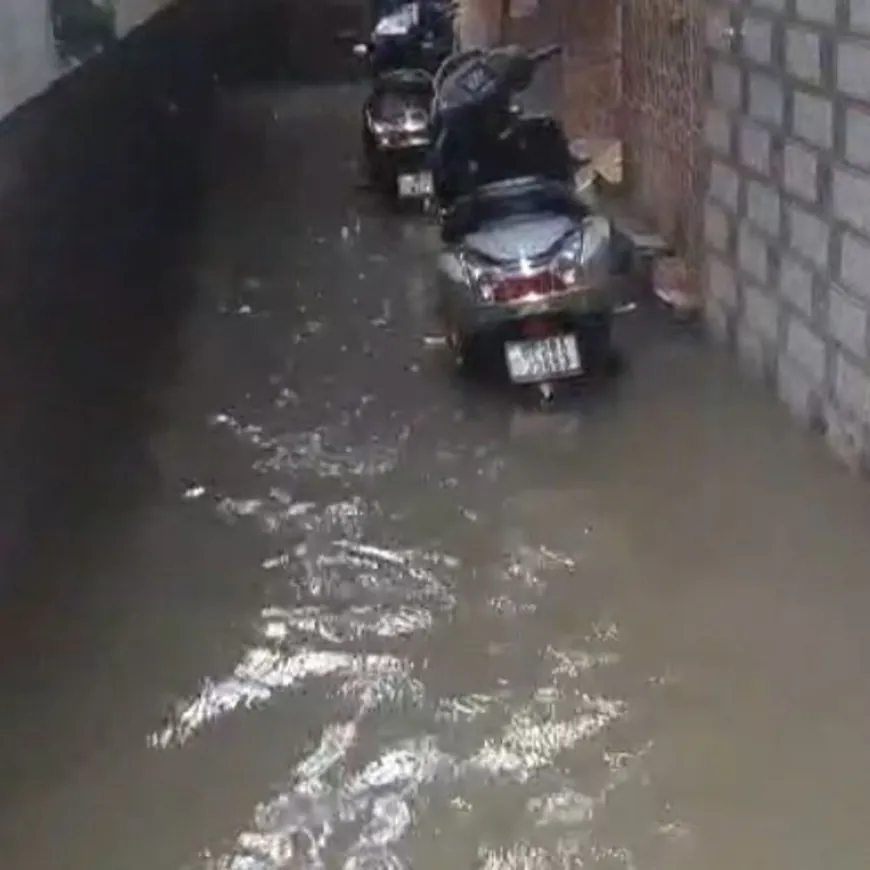 रात से हो रही बारिश से बदला मौसम:संभल में 30 मिली बारिश, तापमान 26 डिग्री सेल्सियस, सड़कों पर जलभराव