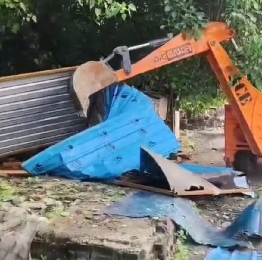 एस्टेट विभाग ने जीएनडीएच के पास अवैध खोखा हटाया