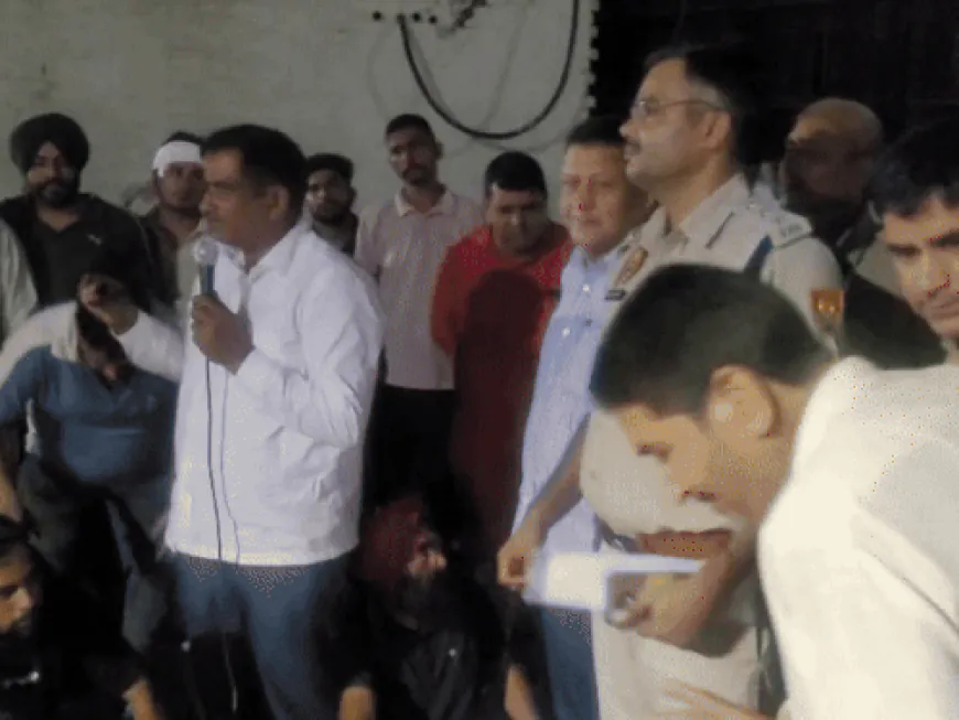 कुरुक्षेत्र में थाने का घेराव करने पहुंचे किसान:SHO पर बदसलूकी का आरोप, माफी की मांग; किसान संगठनों को कल इकट्ठा होने की कॉल