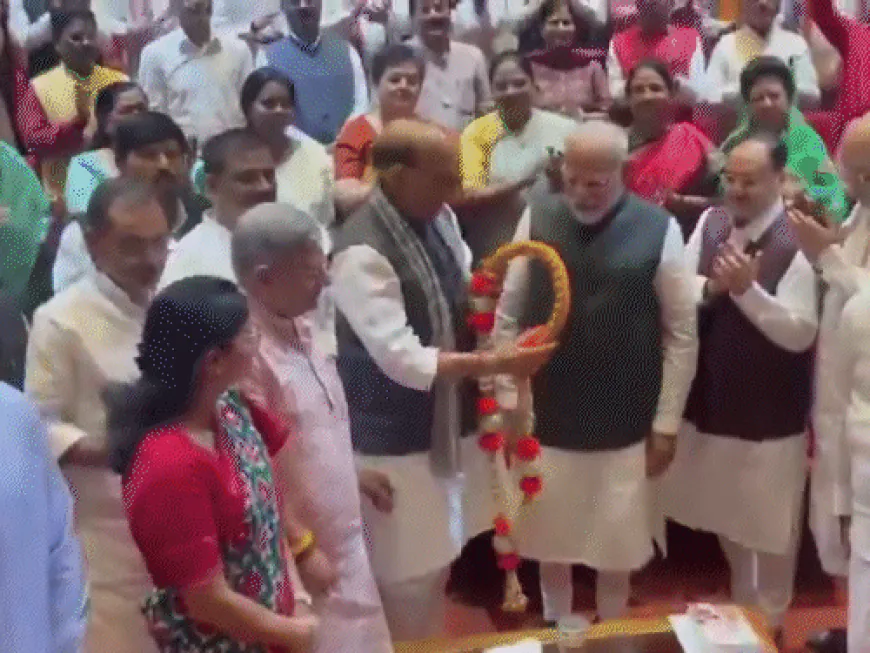 मोदी बोले- विपक्ष अपने पैर पर कुल्हाड़ी मारने में माहिर:ऑपरेशन सिंदूर पर बहस की मांग करके गलती की; NDA सांसदों ने प्रधानमंत्री को सम्मानित किया