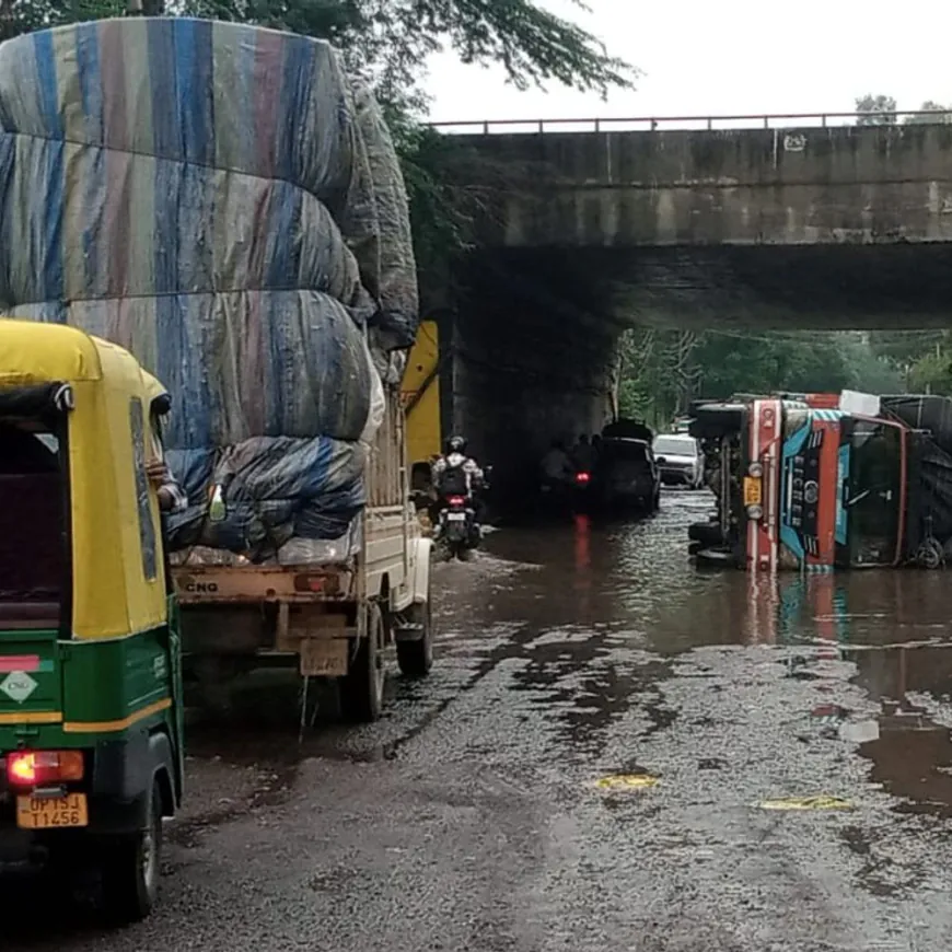 मुजफ्फरनगर में बारिश से जलवभराव:सरकारी दफ्तरों की छतों से टपक रहा पानी, अंडरपास से आवागमन प्रभावित