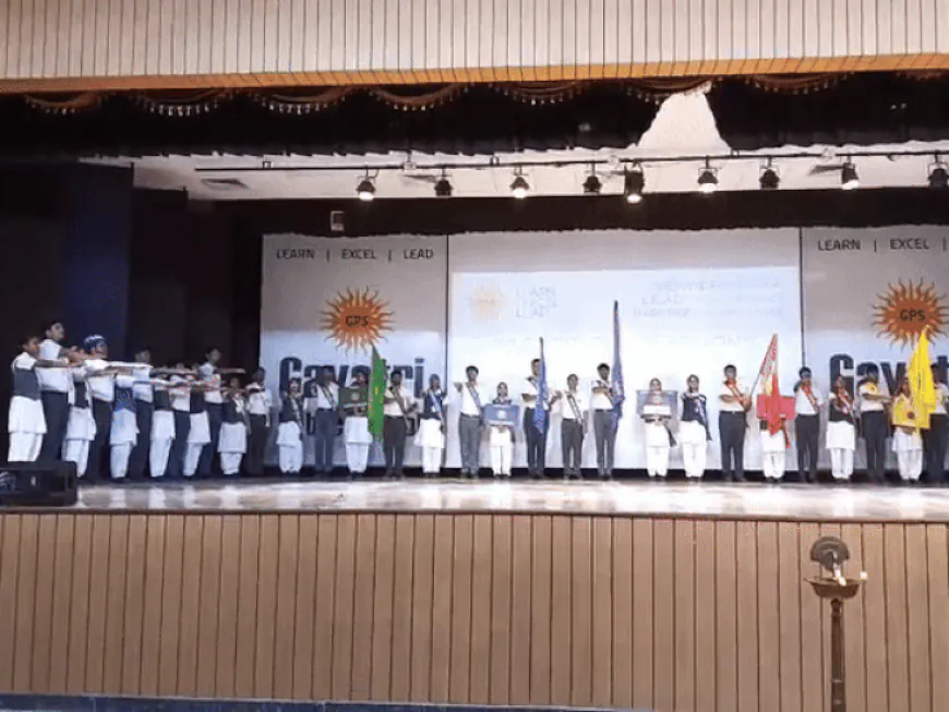 आगरा के गायत्री पब्लिक स्कूल में हुआ शपथ समारोह:स्टूडेंट काउंसिल में चुने गए 44 छात्र, दी गई अलग-अलग पदों की जिम्मेदारी