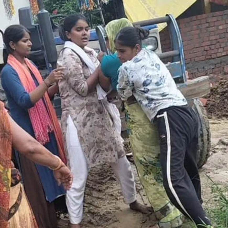 देवरिया में भूमि विवाद में चाकूबाजी:एक महिला गंभीर घायल, दो अन्य भी जख्मी, आरोपियों के खिलाफ मामला दर्ज