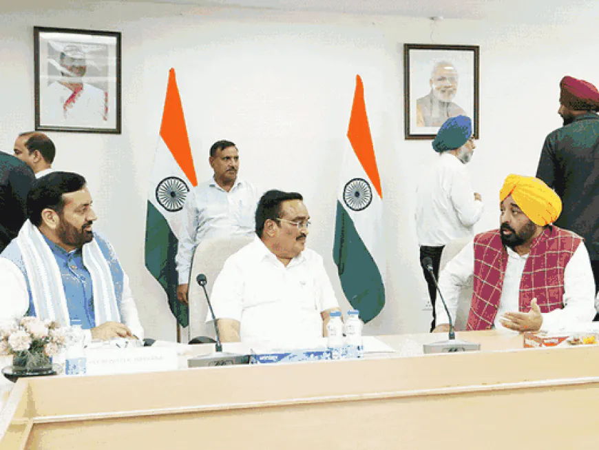 SYL विवाद पर दिल्ली में हरियाणा-पंजाब मुख्यमंत्रियों की बैठक:केंद्रीय जल-शक्ति मंत्री रहे मौजूद, मजाक में CM मान बोले-कहीं ट्रंप कोई न ट्वीट कर दें कि ट्रीटी बहाल हुई