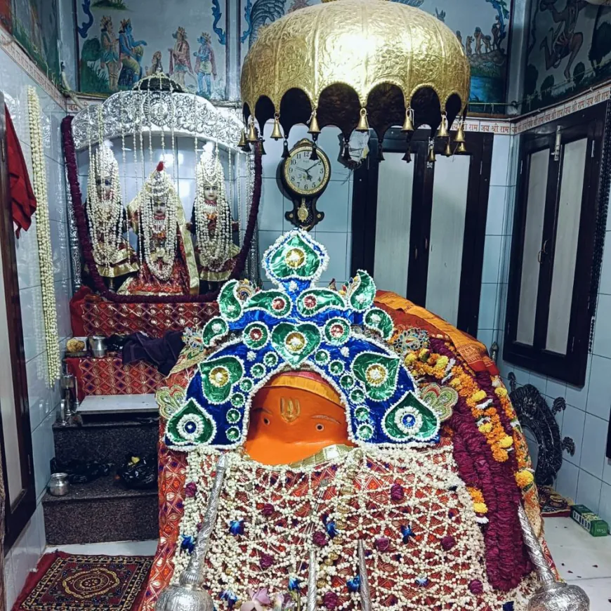 बड़ा श्री हनुमान मंदिर को मोतियों से सजाया