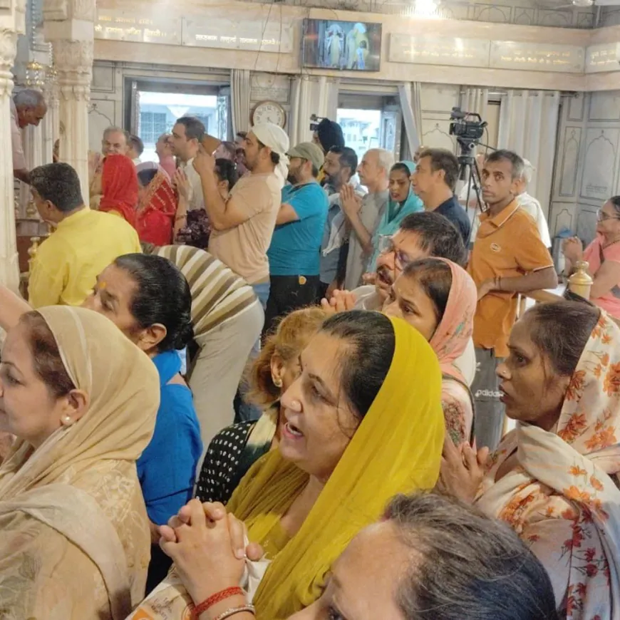 पवित्रा एकादशी पर दुर्ग्याणा में ठाकुर जी का दुग्ध स्नान
