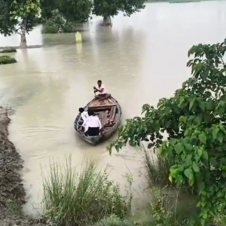 नेपाल से छोड़े गए पानी से बाराबंकी में बाढ़:तीन तहसीलों में भरा पानी, सरयू नदी 45 सेंटीमीटर ऊपर; लोग पलायन को मजबूर