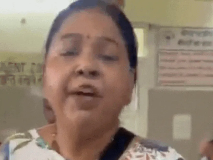 बैनर प्रकरण में तीन सदस्यों की कमेटी करेगी जांच:आगरा के जिला महिला अस्पताल में एएनएम ने फेंक दिया था बैनर, की थी अभद्रता