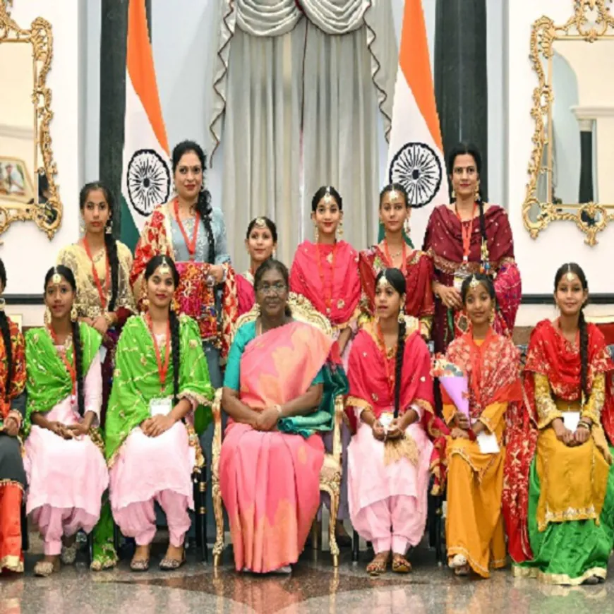 पंजाब की 10 छात्राओं ने राष्ट्रपति भवन में राखी मनाई:द्रौपदी मुर्मू से मुलाकात की, शिक्षा मंत्री ने बधाई दी